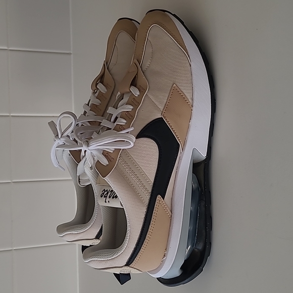 Nike Air Max Pre Day Sneaker - Picture 7 of 7